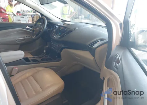 2018 Ford Escape Titanium z USA, uszkodzony, nr VIN 1FMCU9J9XJUC33800